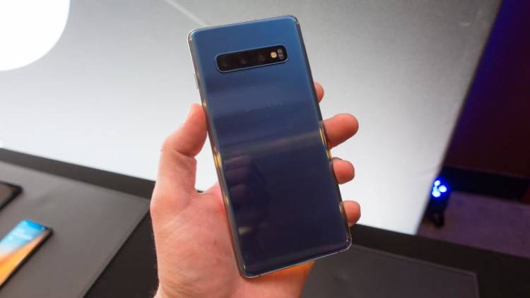 Samsung анонсировала новые цвета Galaxy S10 и S10+ в Китае