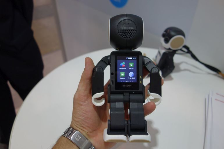 Sharp robohon – робот смартфон за 47 тысяч рублей