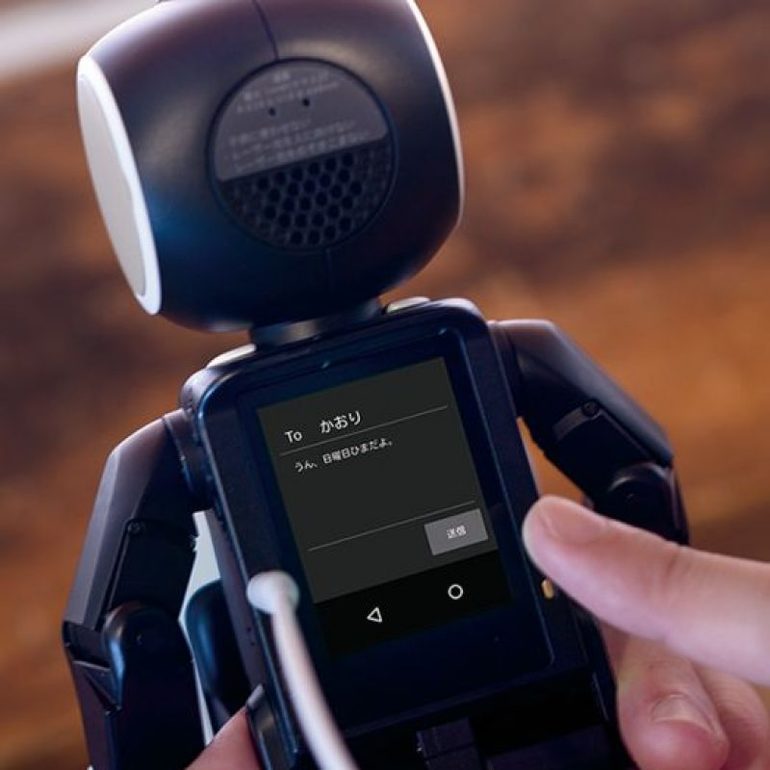 Sharp RoBoHon – робот-смартфон