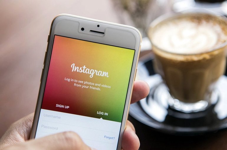 Instagram сообщает о тесте стикера 